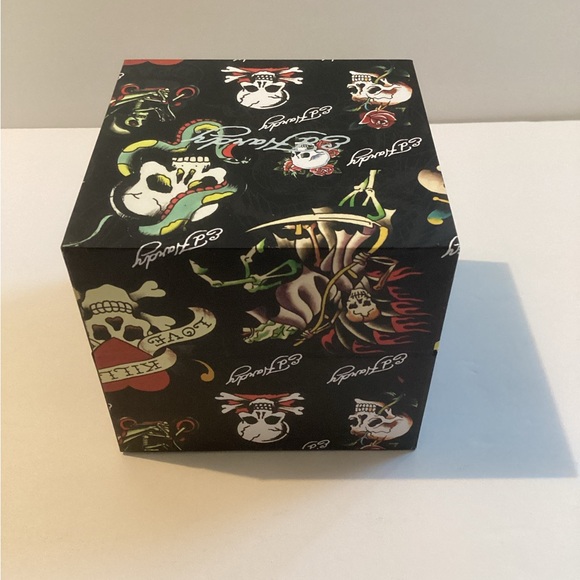 NIB with tag Ed Hardy black metal band Skull face watch - Picture 4 of 5
